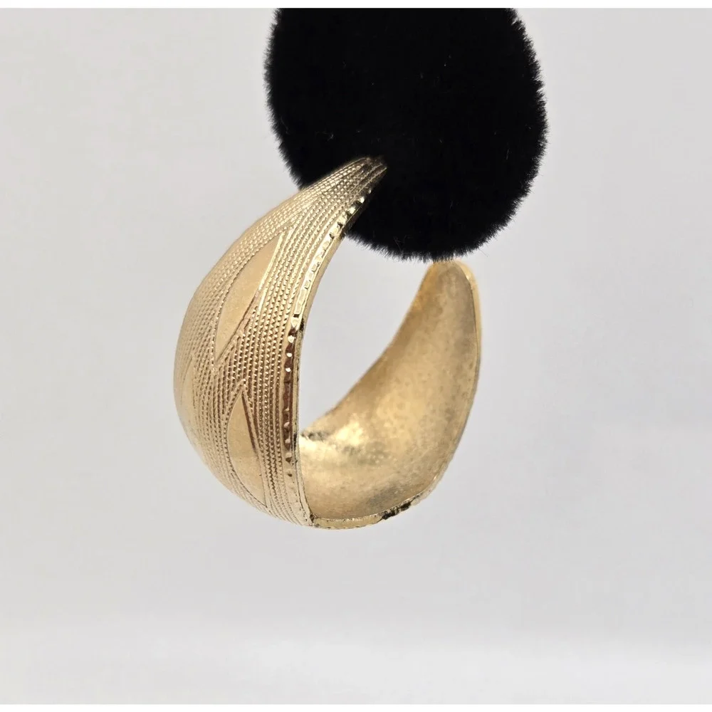 Vintage Hoop Earrings Chunky Goldtone Textured Classic Boho Maximalist Retro 1